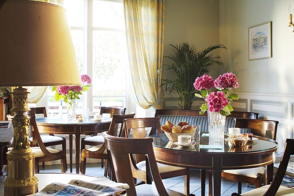 Marie Anne Hotel Довил Ресторант снимка