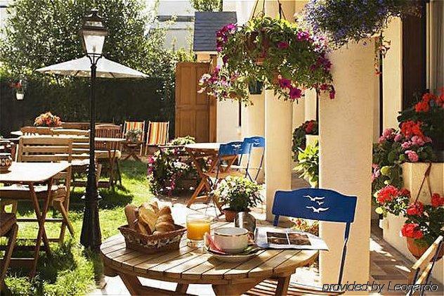 Marie Anne Hotel Довил Ресторант снимка