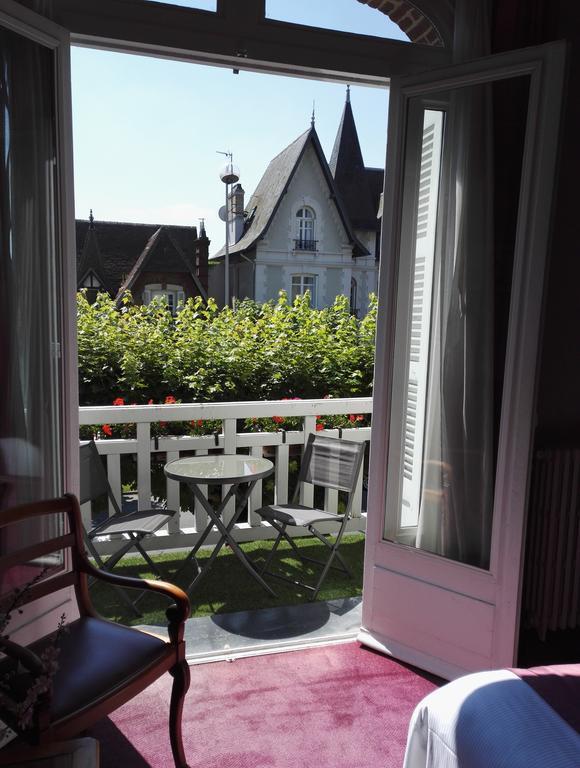 Marie Anne Hotel Довил Екстериор снимка