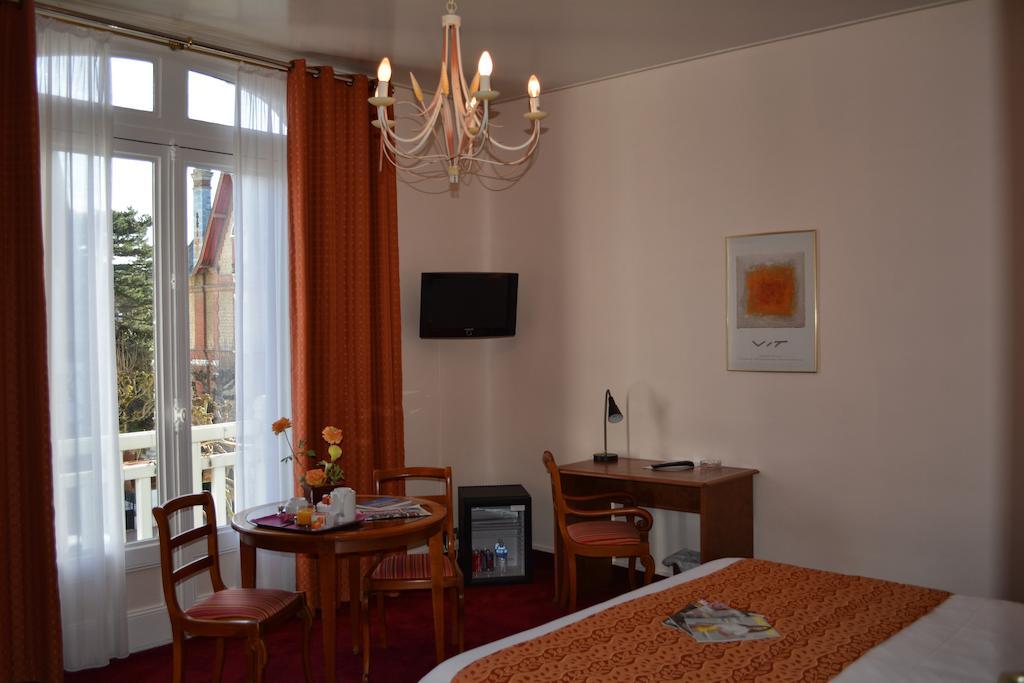 Marie Anne Hotel Довил Екстериор снимка