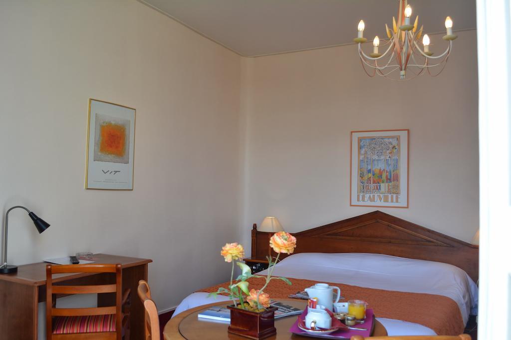 Marie Anne Hotel Довил Екстериор снимка