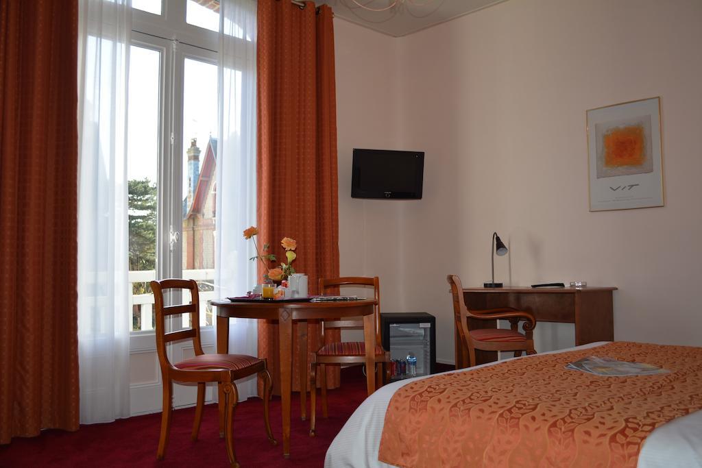 Marie Anne Hotel Довил Екстериор снимка